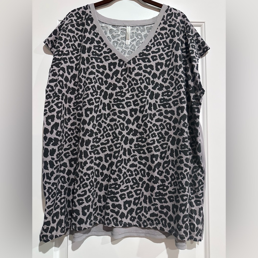 LuLaRoe Black and Gray Short Sleeve Relaxed Top